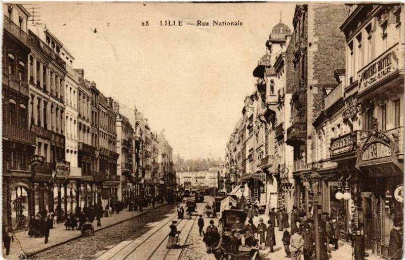 Carte postale ancienne Lille - Rue Nationale à Lille