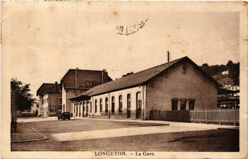 Carte postale ancienne Longuyon - La Gare