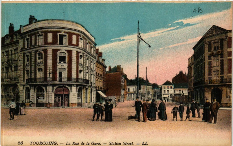 Carte postale ancienne Tourcoing - La Rue de la Gare - Station Stréet à Tourcoing