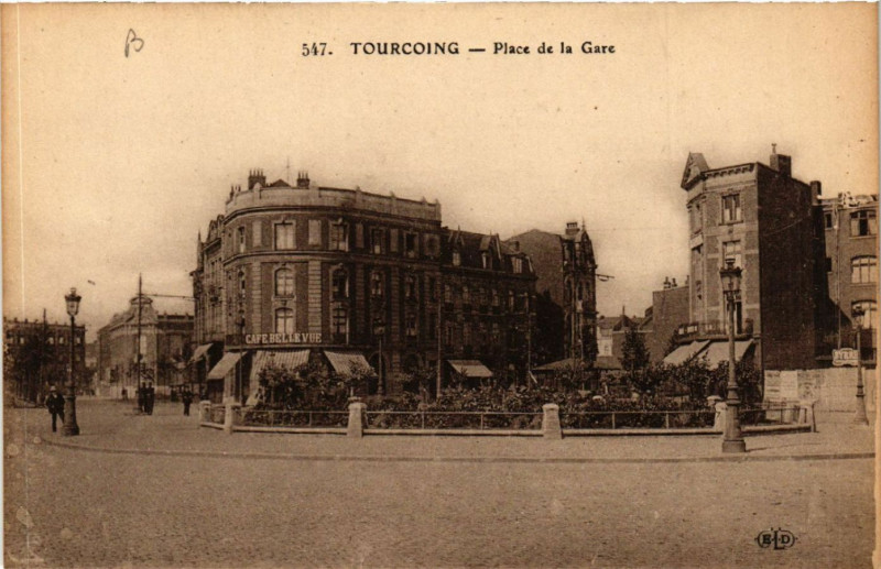Carte postale ancienne Place de la Gare à Tourcoing