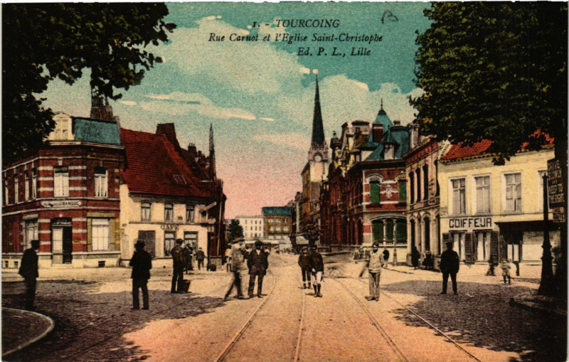 Carte postale ancienne Tourcoing - Rue Carnot et l'Eglise Saint-Christophe à Tourcoing