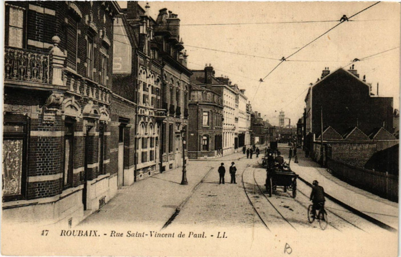 Carte postale ancienne Roubaix - Rue Saint-Vincent de Paul à Roubaix