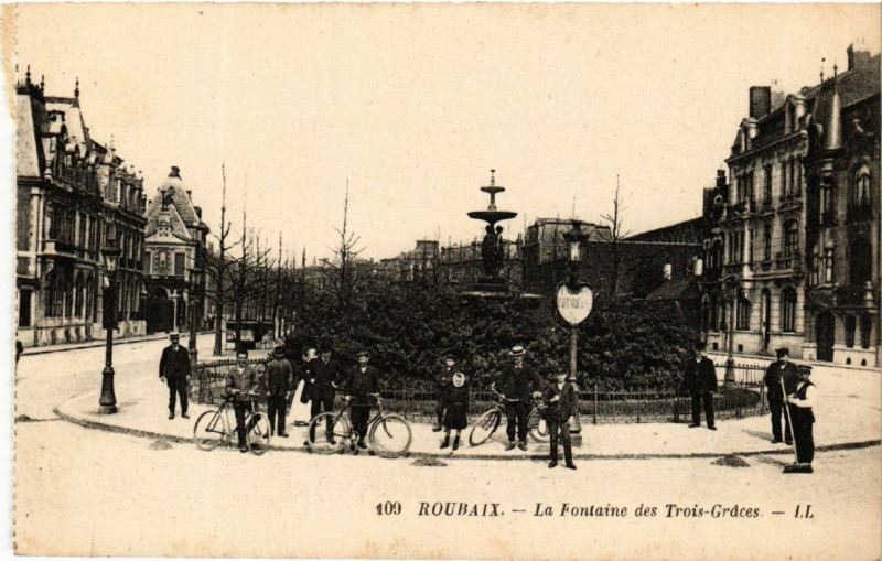 Carte postale ancienne Roubaix - La Fontaine des Trois-Graces à Roubaix