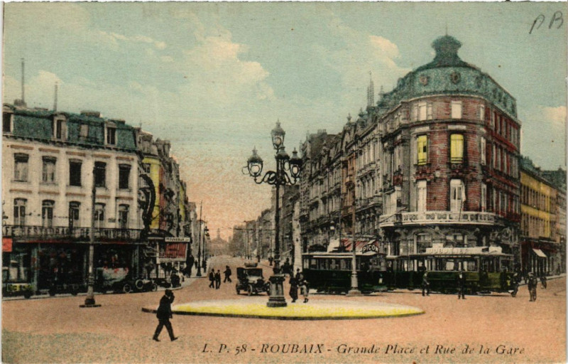 Carte postale ancienne Roubaix - Grande Place et Rue de la Gare à Roubaix