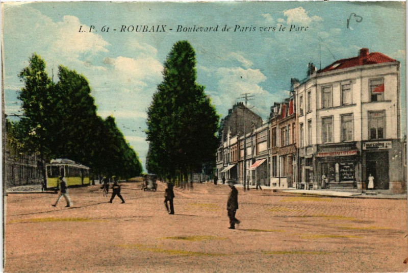 Carte postale ancienne Roubaix - Boulevard de Paris vers le Parc à Roubaix