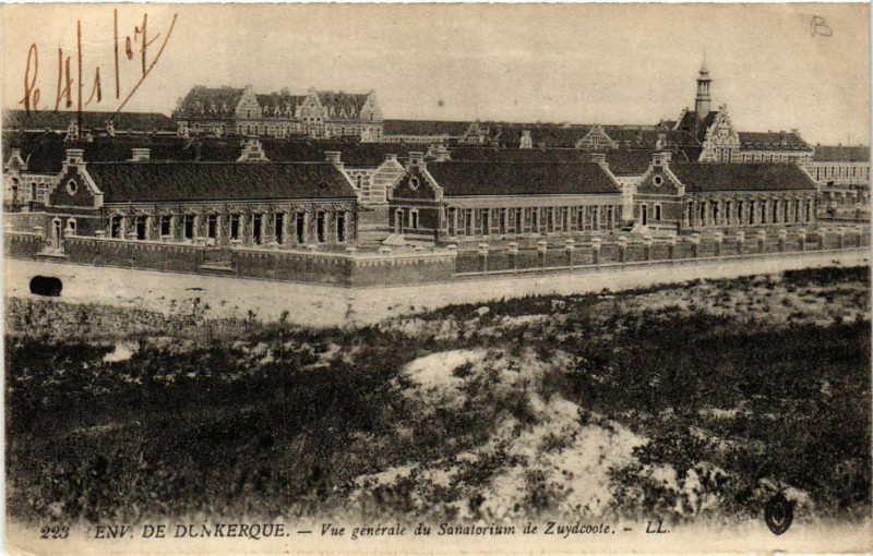 Carte postale ancienne Env. de Dunkerque - Vue générale du Sanatorium de Zuydcoote à Dunkerque