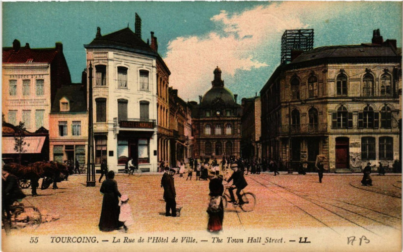 Carte postale ancienne Tourcoing - La Rue de l'Hotel-de-Ville - The Town Hall Stréet à Tourcoing