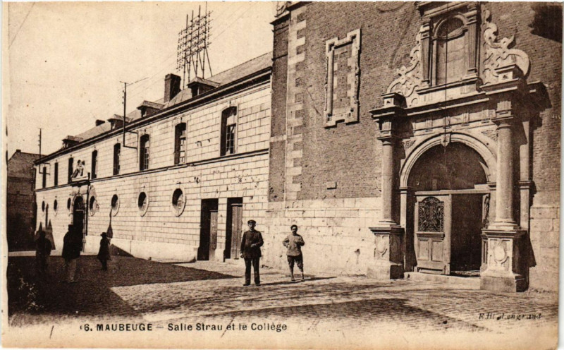 Carte postale ancienne Maubeuge - Salle-Strau et le College à Maubeuge
