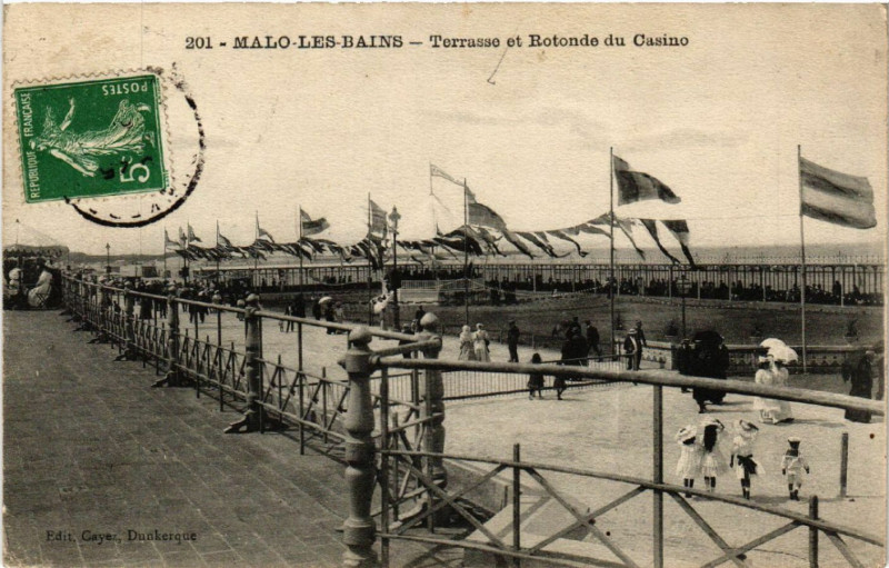 Carte postale ancienne Malo-les-Bains - Terrasse et Rotonde du Casino
