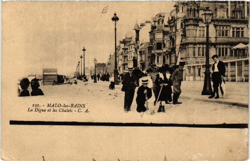 Carte postale ancienne Malo-les-Bains - La Digue et les Chalets