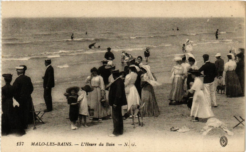 Carte postale ancienne Malo-les-Bains - L'Heure du Bain