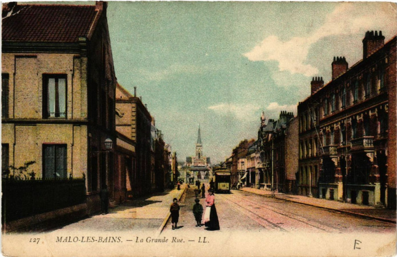 Carte postale ancienne Malo-les-Bains - La Grande Rue