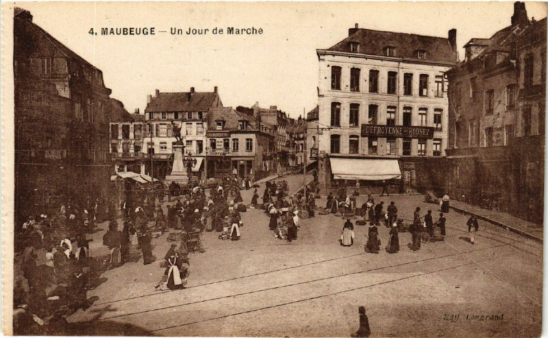 Carte postale ancienne Maubeuge - Un Jour de Marche à Maubeuge