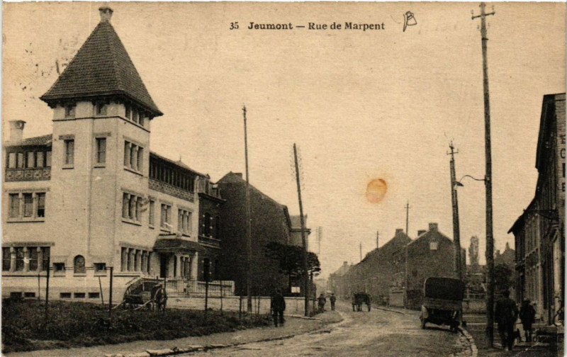 Carte postale ancienne Jeumont - Rue de Marpent à Jeumont