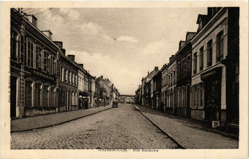 Carte postale ancienne Hazebrouck - Rue Nationale à Hazebrouck