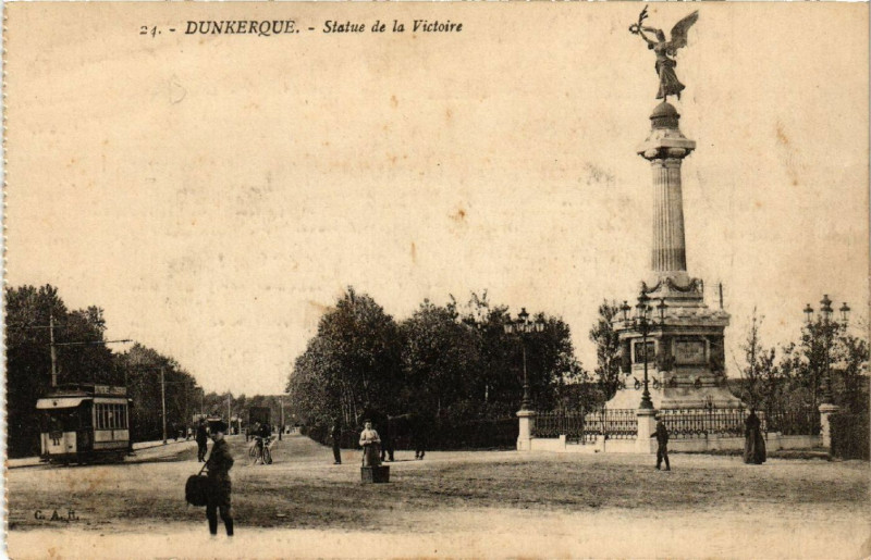 Carte postale ancienne Dunkerque - Statue de la Victoire à Dunkerque