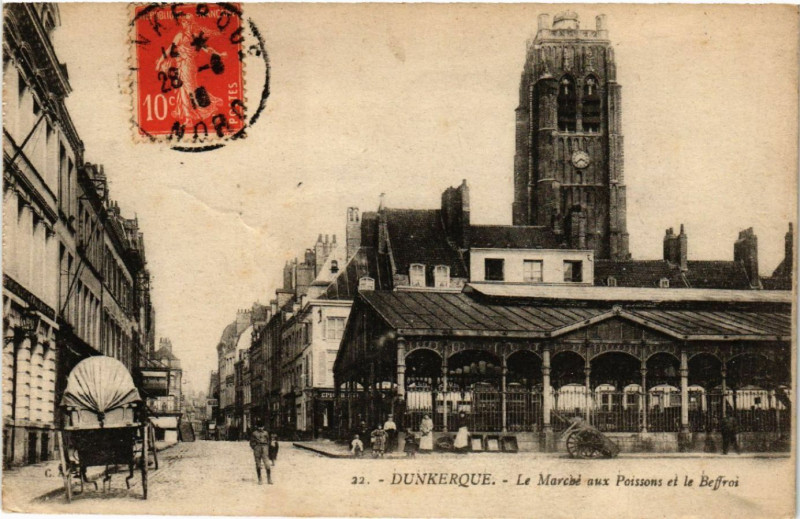 Carte postale ancienne Dunkerque - Le Marche aux Poissons et le Beffroi à Dunkerque