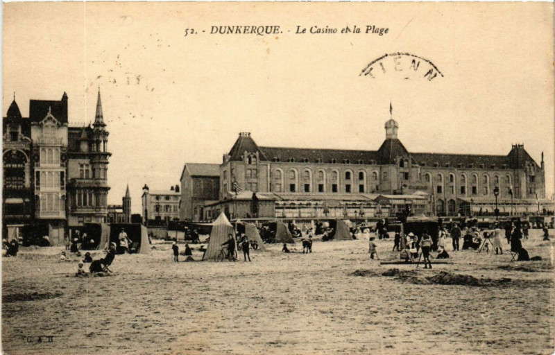 Carte postale ancienne Dunkerque - Le Casino et la Plage à Dunkerque