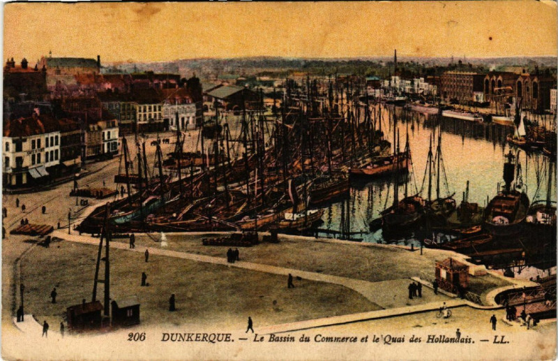 Carte postale ancienne Dunkerque - Le Bassin du Commerce et le Quai des Hollandais à Dunkerque