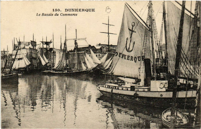 Carte postale ancienne Dunkerque - Le Bassin du Commerce à Dunkerque