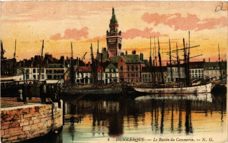 Carte postale ancienne Dunkerque - Le Bassin du Commerce à Dunkerque