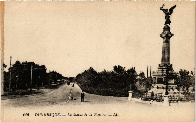 Carte postale ancienne Dunkerque - La Statue de la Victoire à Dunkerque