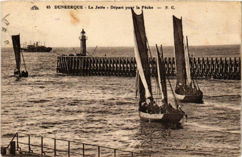 Carte postale ancienne Dunkerque - La Jetée - Depart por la Peche à Dunkerque