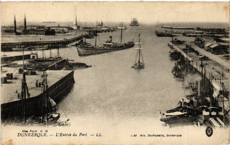 Carte postale ancienne Dunkerque - L' Entrée du Port à Dunkerque