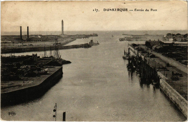 Carte postale ancienne Dunkerque - Entrée du Port à Dunkerque