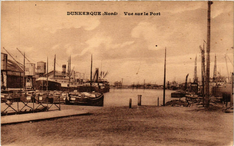Carte postale ancienne Dunkerque - Vue sur le Port à Dunkerque