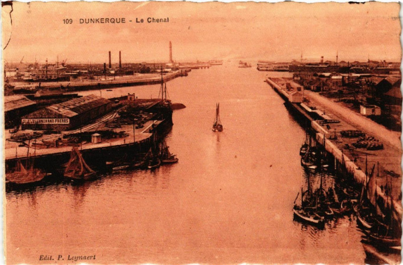 Carte postale ancienne Dunkerque - Le Chenal à Dunkerque