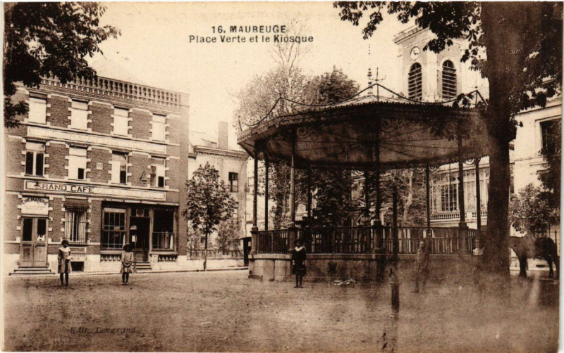 Carte postale ancienne Maubeuge - Place Verte et le Kiosque à Maubeuge