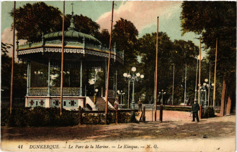 Carte postale ancienne Dunkerque - Le Parc de la Marine - Le Kiosque à Dunkerque