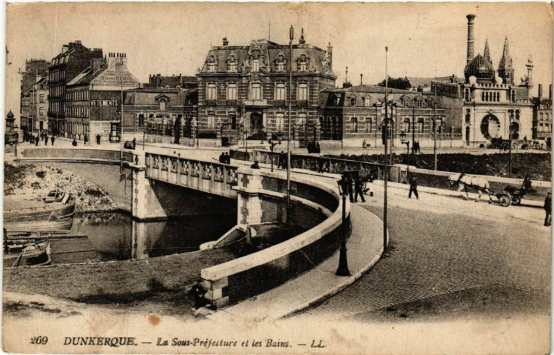 Carte postale ancienne Dunkerque - La Sous Prefecture et-les-Bains à Dunkerque