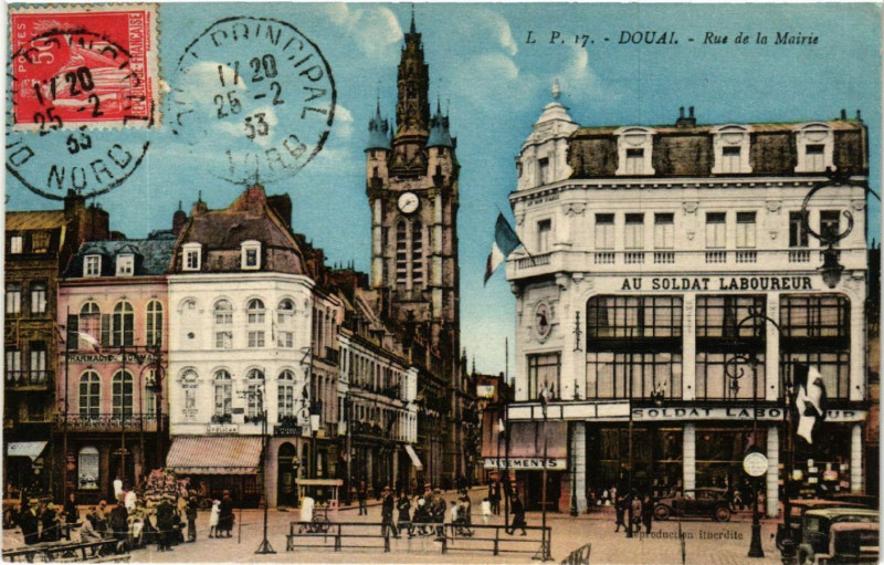 Carte postale ancienne Douai - Rue de la Mairie à Douai