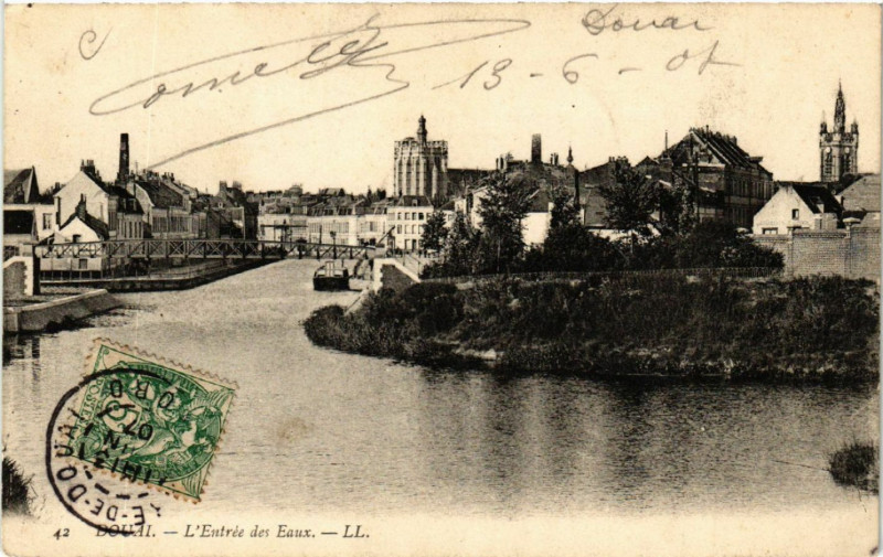 Carte postale ancienne Douai - L'Entrée des Eaux à Douai