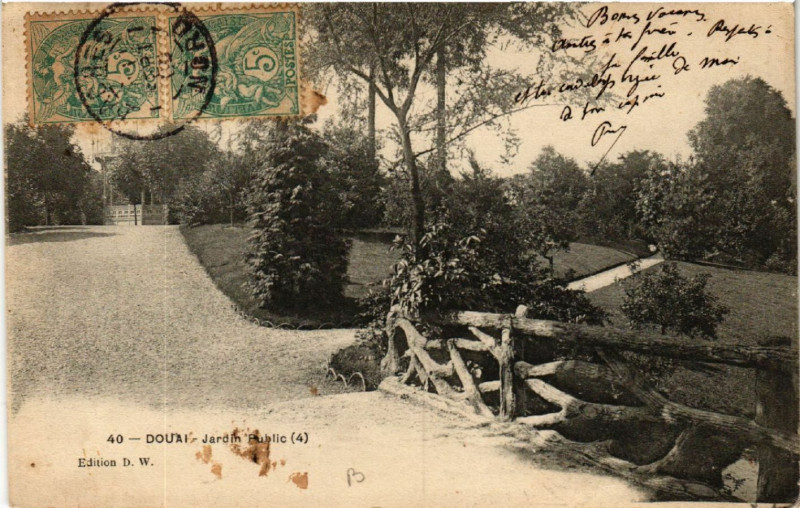 Carte postale ancienne Douai - Jardin Public à Douai