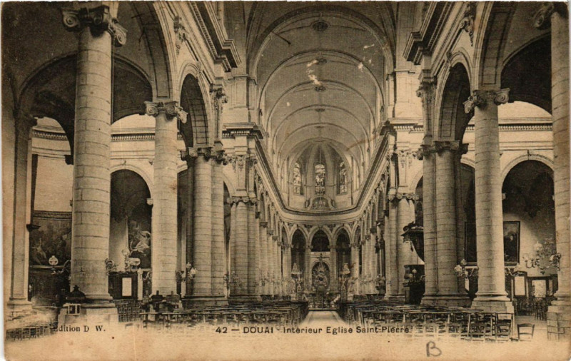 Carte postale ancienne Douai - Interieur Eglise Saint-Pierre à Douai