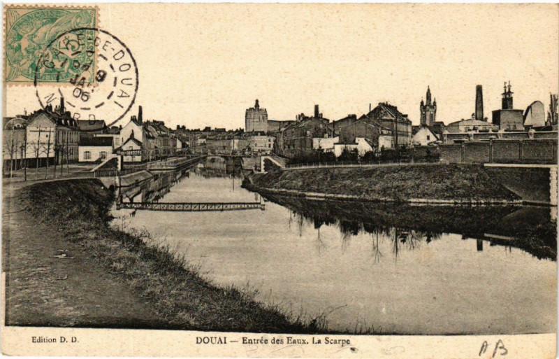 Carte postale ancienne Douai - Entrée des Eaux La Scarpe à Douai