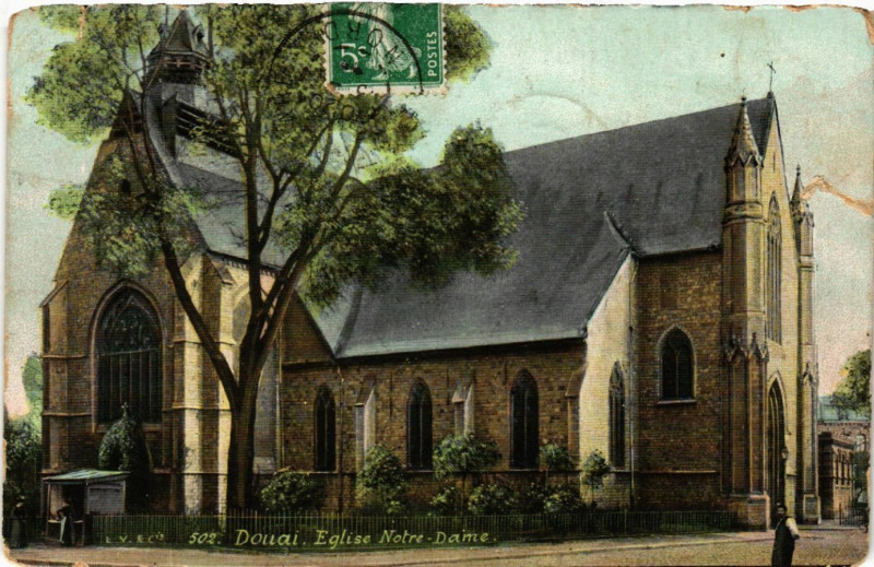 Carte postale ancienne Douai - Eglise N.-D. à Douai