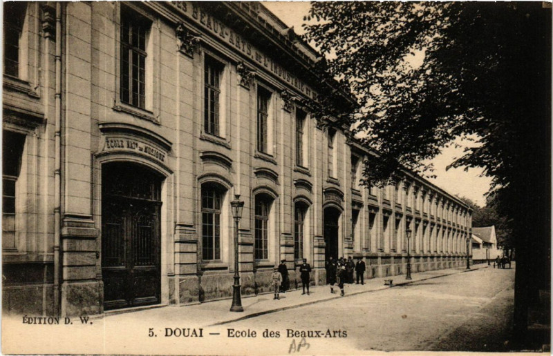 Carte postale ancienne Douai - Ecole des Beaux-Arts à Douai