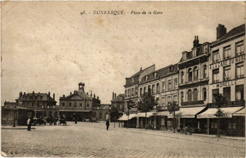 Carte postale ancienne Dunkerque - Place de la Gare à Dunkerque