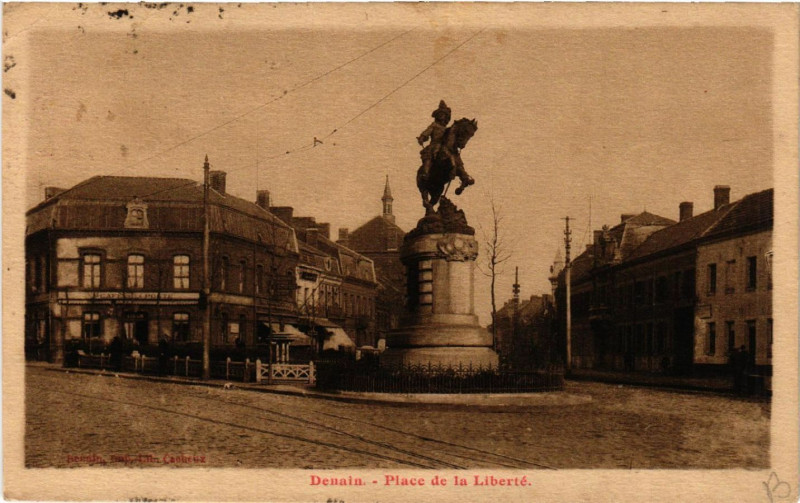 Carte postale ancienne Denain - Place de la Liberte à Denain