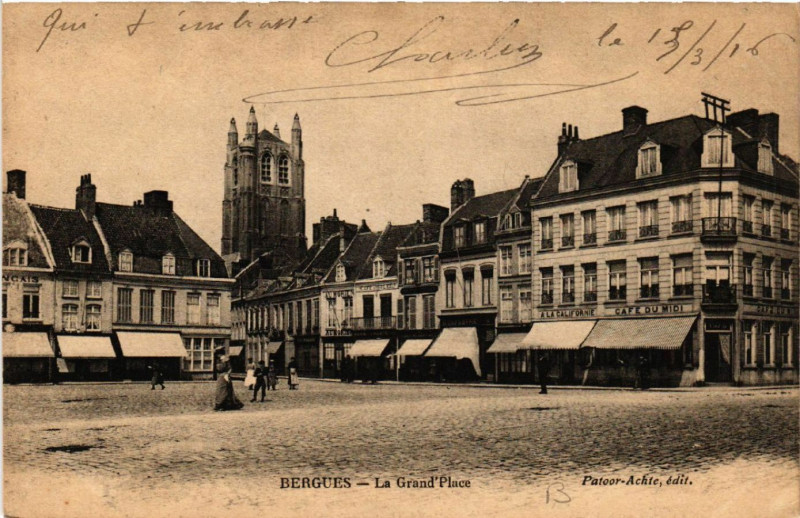 Carte postale ancienne Bergues - Le Grand'Place à Bergues
