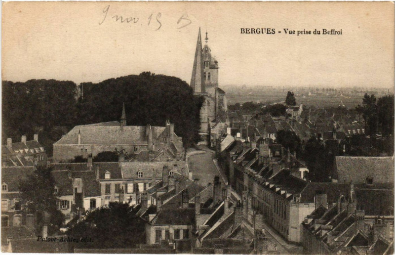 Carte postale ancienne Bergues - Vue prise du Beffroi à Bergues