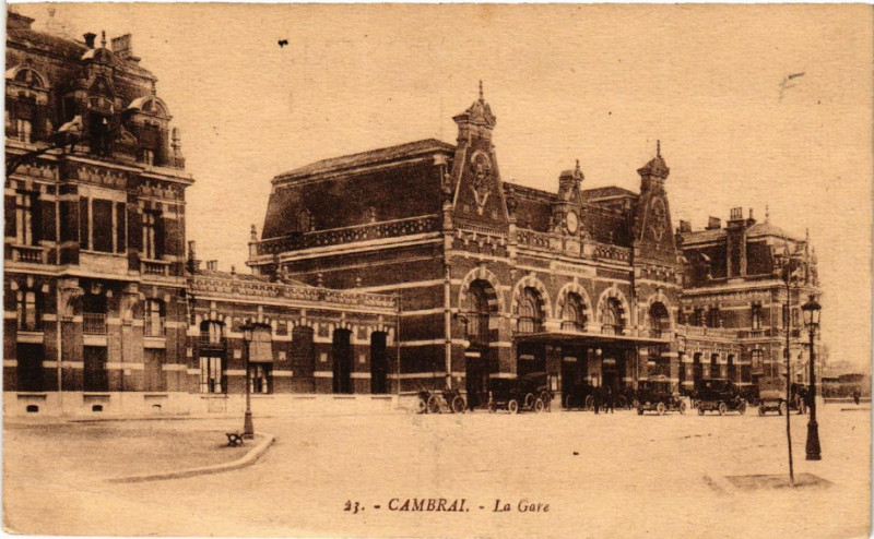 Carte postale ancienne Cambrai - La Gare à Cambrai