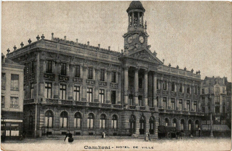 Carte postale ancienne Cambrai - Hotel de Ville à Cambrai