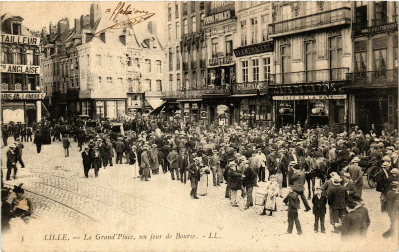Carte postale ancienne Lille - La Grand'Place un jour de Bourse à Lille