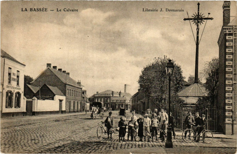 Carte postale ancienne La Basse - Le Calvaire