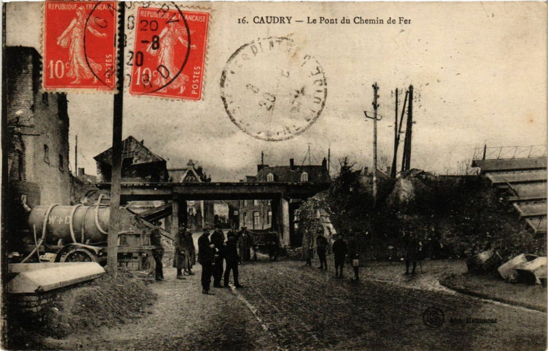 Carte postale ancienne Caudry - Le Pont du Chemin de Fer à Caudry